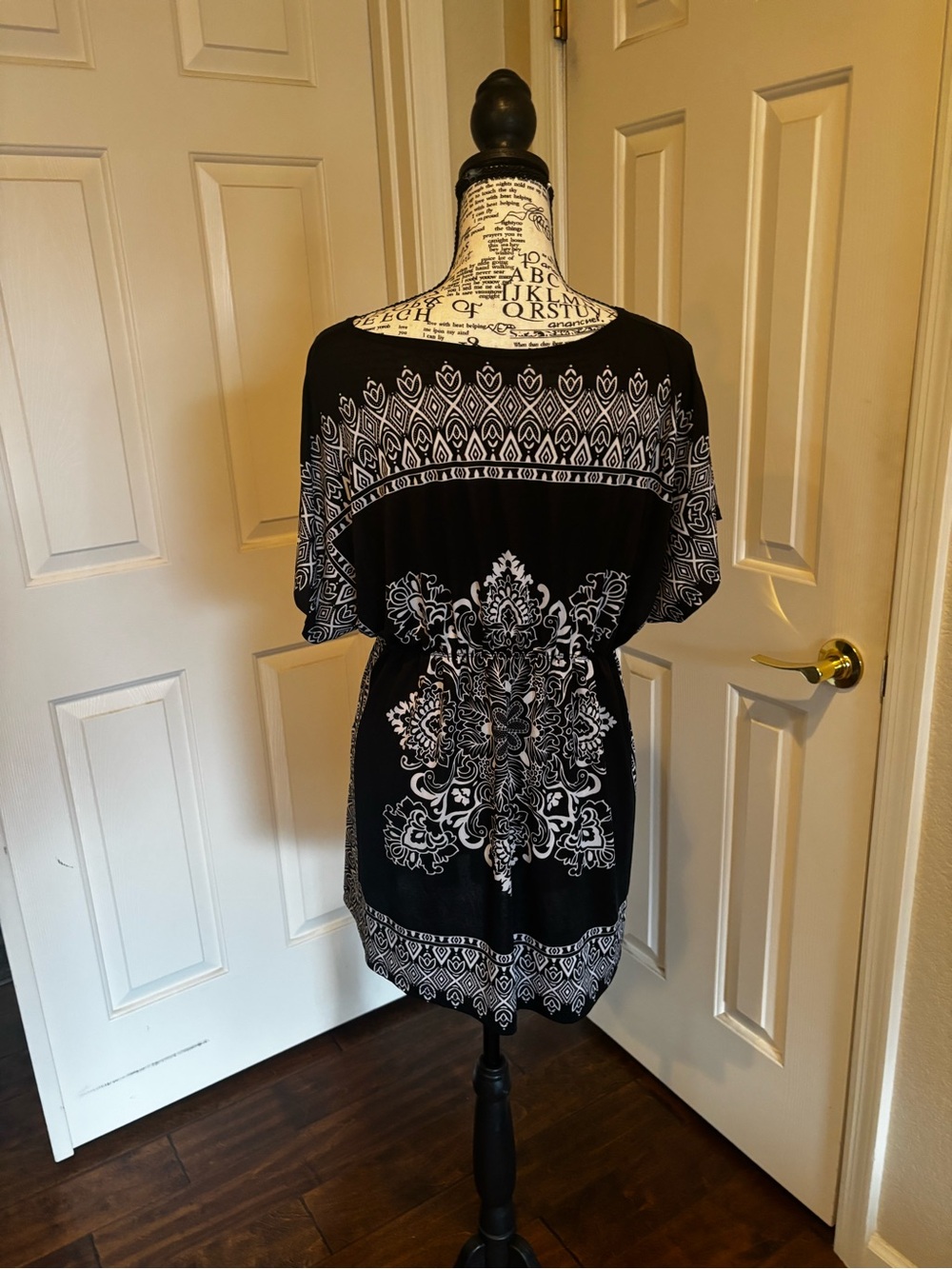 Source Unknown Black Tunic with White Medallion Print
